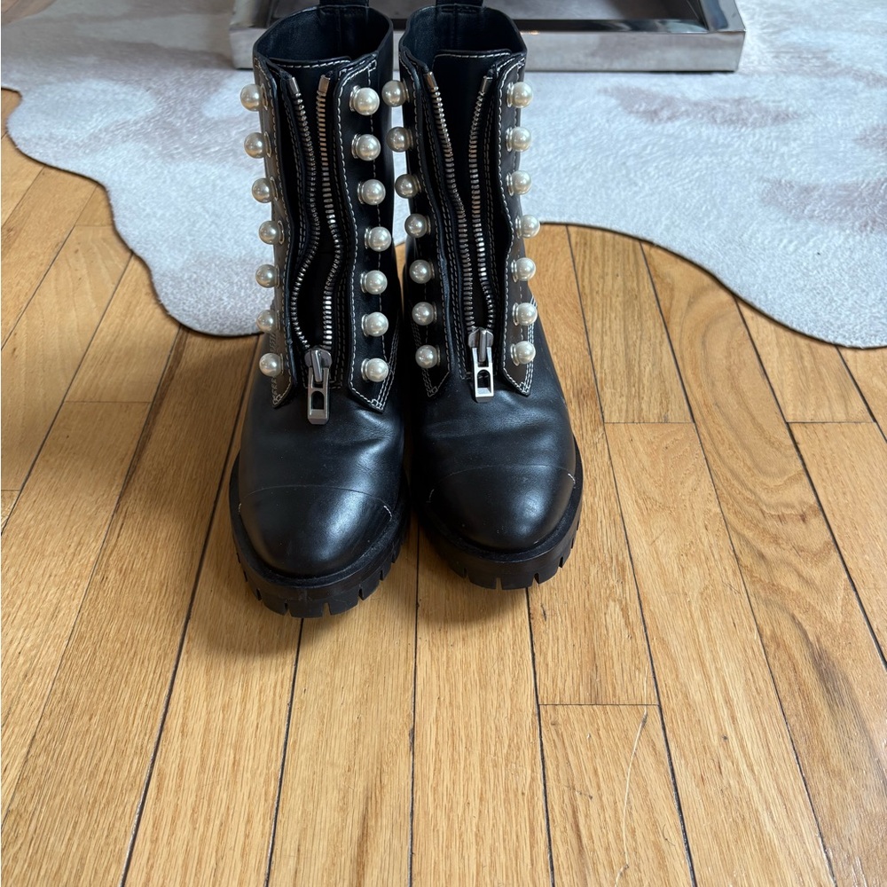 Black Pearl-Embellished Women's Boots